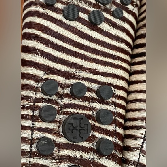 TORY BURCH Brown Ivory Zebra Stripe Loafer Moccasin Flats Gold Logo - US… - Picture 5 of 9